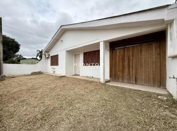 Casa · 90m² · 3 Quartos · 2 Vagas · Casa com 3 dormitórios e pátio no bairro Camobi
