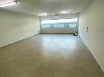 Comercial · 60m² · Ponto Comercial para Locação, localizado em avenida movimentada com 60 metros quadrados.