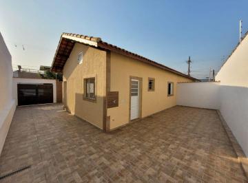 Casa de 2 quartos, Itanhaém · Casa com 2 quartos e espaço para piscina em Itanhaém.