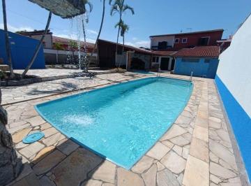Casa de 6 quartos, Itanhaém · Casa com 6 quartos e piscina em Itanhaém.