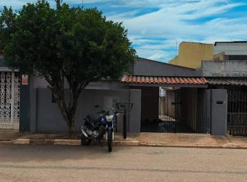 Casa · 375m² · 4 Quartos · 5 Vagas · Vende-se, Duas Casas no Mesmo Terreno - Próximo ao Shopping