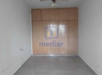 Apartamento · 45m² · 1 Quarto · 1 Vaga · Apartamento de 1 dormitório com portaria 24 horas e garagem coletiva no Boa Vista !