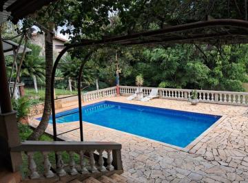 Casa de 3 quartos, Jundiaí · Chácara no bairro do Caxambu com salão de festas, piscina e campo de futebol