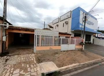 Casa · 242m² · 3 Quartos · Casa com localização estratégica, ideal para fins comerciais