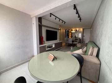 Sala · Apartamento reformado com 100 m², 3 quartos, suíte e lazer completo no Jardim Oceania, a poucos metr