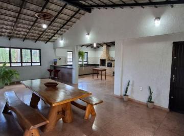 Rural de 3 quartos, Brasília · Lindíssima chácara com excelente casa com 3 quartos sendo 2 suítes, laje, no INCRA 9