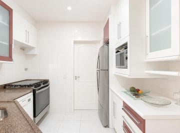 Apartamento de 3 quartos, Curitiba · Apartamento mobiliado no Água Verde com 3 suítes, lareira, churrasqueira e vista incrível