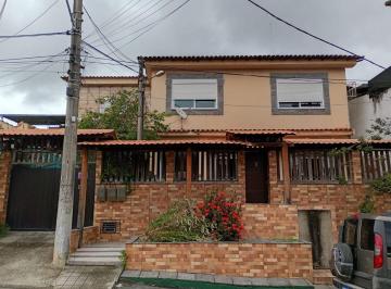 Casa de 5 quartos, São Gonçalo · Casa com 5 Quartos e 200 m² à Venda em São Gonçalo
