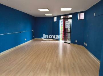 Comercial · 42m² · Sala bem localizada na região hospitalar com aproximadamente 42 m2, piso em laminado, banho, port 24