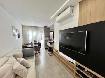 Casa · 77m² · Tem casas que entregam metragem. E tem casas que entregam sensação.