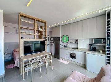 Apartamento · 31m² · 1 Quarto · Studio no último andar a 250m do metrô Ana Rosa com vista livre e ar-condicionado.