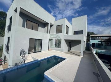 Casa · 300m² · 3 Quartos · 6 Vagas · Casa com 3 suítes, 6 vagas totalmente isolada, com piscina e quintal.