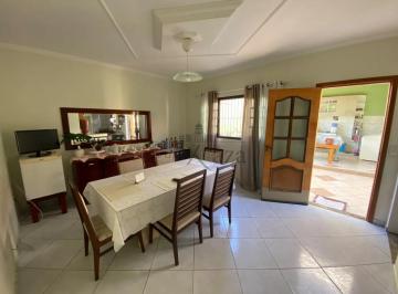 Casa · 300m² · 3 Quartos · 6 Vagas · Casa Padrão em São José dos Campos