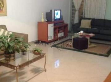 Casa · 80m² · 3 Quartos · 2 Vagas · Casa Padrão em Jacareí