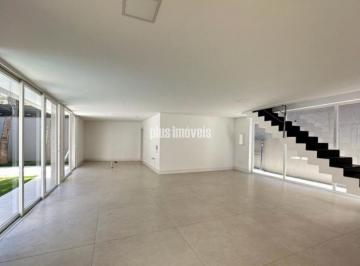 Casa · 450m² · 3 Quartos · 4 Vagas · Casa Alto Padrão Condomínio com 472,0m² Área Total!  3 Suítes  3 Vagas de Garagem!