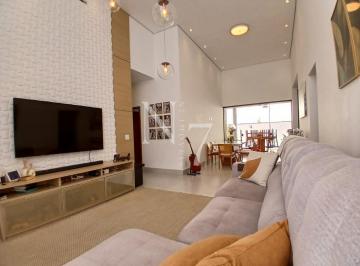 Casa · 190m² · 3 Quartos · 2 Vagas · Casa de Condomínio Mobiliada, Decorada com 03 Suítes e Escritório.