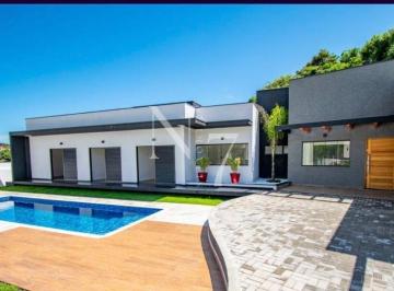 Casa · 246m² · 3 Quartos · 4 Vagas · Casa Nova com 03 Suítes, Piscina e Gourmet em Condomínio Fechado.