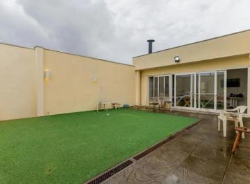 Casa · 252m² · 4 Quartos · 3 Vagas · Casa com pátio e churrasqueira em frente à praça – Jardim Sabará