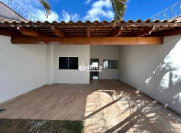 Casa · 190m² · 2 Quartos · 1 Vaga · Casa residencial com 2 quartos sendo 1 suíte disponível para locação no bairro Novo Mundo em Uberlân