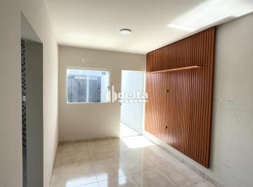 Casa · 120m² · 2 Quartos · 1 Vaga · Casa residencial com 2 suítes disponível para locação no bairro Novo Mundo em Uberlândia-MG