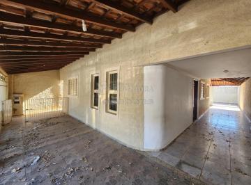 Casa · 200m² · 3 Quartos · 2 Vagas · Solo Sagrado Casa com 03 dormitórios, 01 vaga de garagem.