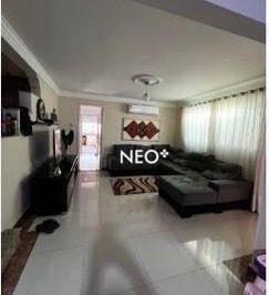 ead3e13cfd2da0cc19004f995df252a47f09db76 · Casa espaçosa  à venda em Santos – 03 Dormitórios, suíte, piscina e vaga para 04 carros
