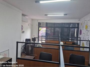 Comercial · 42m² · 2 Vagas · Sobreloja para locação, 42 m², na rua Francisco Glicério em Valinhos.