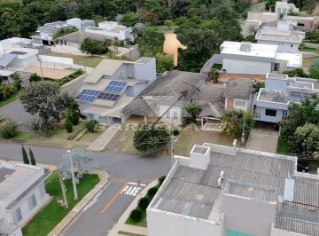 Casa · 3 Quartos · Casa térrea com 3 quartos sendo 1 suite á venda em Condominio fechado