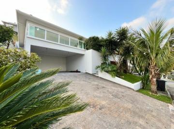 Casa · 229m² · 3 Quartos · 4 Vagas · Casa de Condomínio para venda em Granja Viana de 229.00m² com 3 Quartos, 3 Suites e 4 Garagens