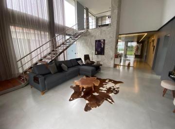 Casa · 300m² · 3 Quartos · 4 Vagas · Casa em Campos dos Goytacazes