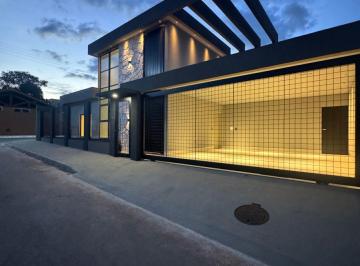 Casa de 3 quartos, Vicente Pires · Casa moderna em Vicente Pires, rua 5, 3 suítes, piscina, churrasqueira, condomínio, lote 230m2