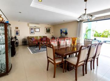 82e73f04f40046d7b4579657a1456d2f.jpg · Sobrado de 338m² com 4 quartos