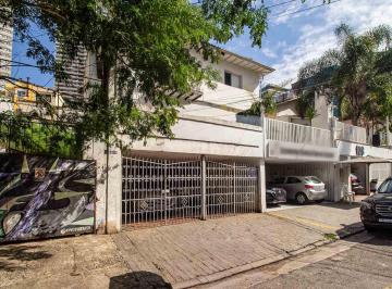 Comercial · 246m² · 13 Quartos · 4 Vagas · Casa comercial na Rua Agissê, N. 136 • 246 m²