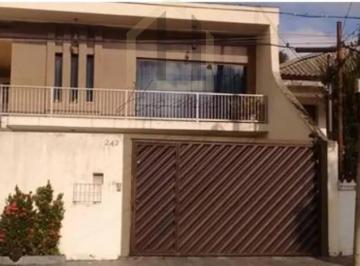 Casa · 276m² · 4 Quartos · 2 Vagas · Casa Assobrada à venda com 276 metros 4 dormitórios sendo 1 suíte. Bairro Santa Maria - São Caetano