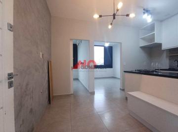 Apartamento de 2 quartos, Santos · Gonzaga – Santos
Apartamento reformado, com móveis planejados, ar-condicionado e ventiladores.