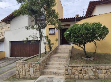 Casa de 5 quartos, Mogi das Cruzes · Sobrado de alto padrão com piscina e espaço gourmet à venda na Vila Oliveira