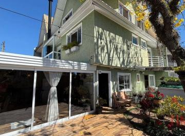e0c6e7e7a20ecb593311d7f811a7881ad27fbb9f · Sobrado Alto Padrão Curitiba – 3 Quartos, Ático, Gourmet e Quintal