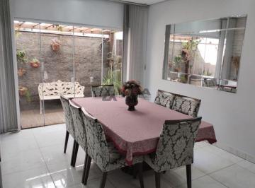 Casa de 3 quartos, Santa Bárbara D'Oeste · Casa Moderna com Churrasqueira, Porcelanato e Espaço para Toda a Família