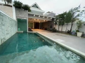 Casa de 3 quartos, Rio de Janeiro · Belíssima casa triplex, 200m², com suítes em um condomínio fechado