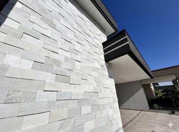 Casa · 166m² · 3 Quartos · 4 Vagas · Casa Térrea Moderna com 3 Suítes (Master com Closet) e Varanda Gourmet Integrada