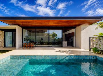 Casa de 3 quartos, Brasília · Jardins Do Lago Quadra 1 - Térrea com 3 suítes, banheira com vista para o jardim e piscina aquecida