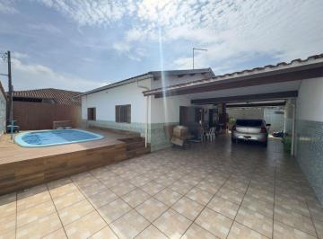 Casa de 2 quartos, Peruíbe · Casa com 2 quartos e piscina em Mongaguá.