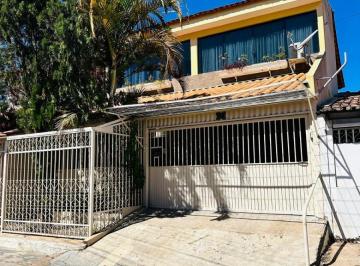 Casa de 3 quartos, Samambaia · EXCELENTE SOBRADO QR 403 COM OTIMO ESPAÇO ACABAMENTO E LOCALIZAÇÃO