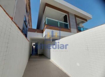 Casa · 135m² · 3 Quartos · 2 Vagas · Excelente casa sobreposta alta, no bairro do Marapé-Santos, com 135 m2, 3 suítes, amplo quintal e