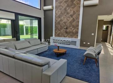 whatsapp-image-2026-05-28-at-14-28-50-31779990307139.jpeg · Casa  Locação  Condomínio Lago Azul  4 suítes (1 master)  465 m²