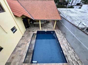 Casa · 290m² · 5 Quartos · 3 Vagas · 
                                Casa com 5 quartos sendo 2 suítes, à 150 metros da praia,  no Jardi