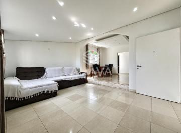 Casa · 360m² · 3 Quartos · 4 Vagas · Casa com 3 Quartos sendo 1 Suíte à Venda, 360m², 4 Vagas, Bairro Copacabana, próximo a Avenida Centr