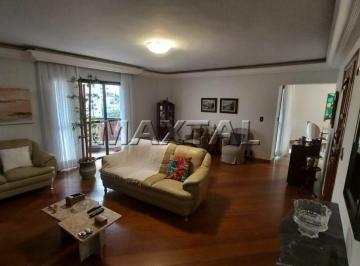 Apartamento · 220m² · 4 Quartos · 4 Vagas · Apartamento com 220m², 4 dormitórios, 3 suítes, 1 closet, 4 vagas mobiliado