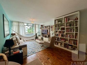 Apartamento · 120m² · 2 Quartos · 1 Vaga · Apartamento amplo com 120 m², 2 dormitórios e vaga de garagem em edifício tradicional