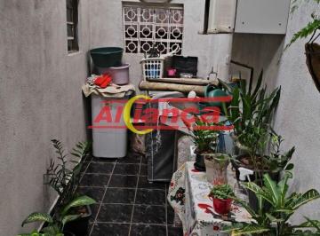 Casa · 138m² · 4 Quartos · 1 Vaga · Imóvel com 04 casas independentes  e um salão comercial
